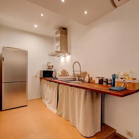 Rustic Home, Gildi Str Appartement *